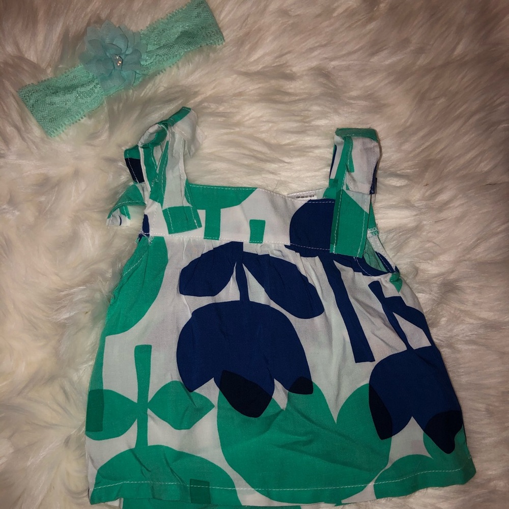 NWT Baby girl floral top with matching bow